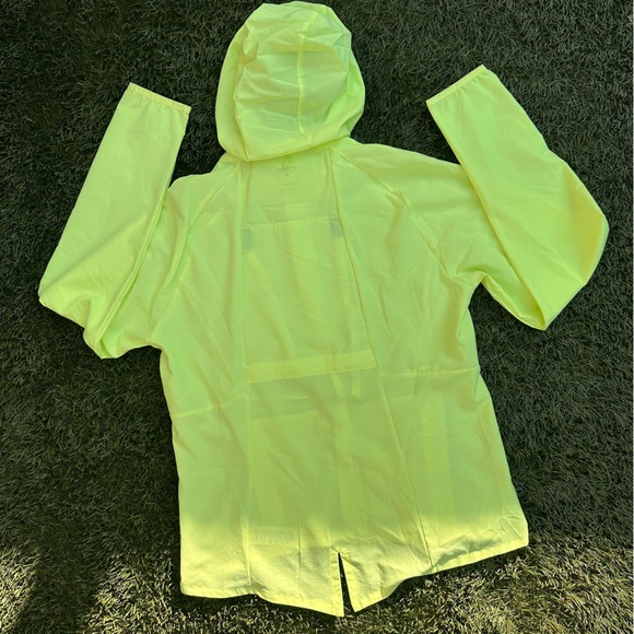 Brooks Running Women’s Canopy Packable Jacket Lightweight Wind Water Resistant M - Picture 8 of 8